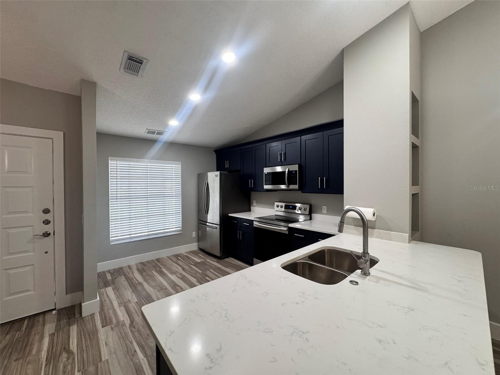 Image 8 of 24 For 13903 Timberland Drive 204