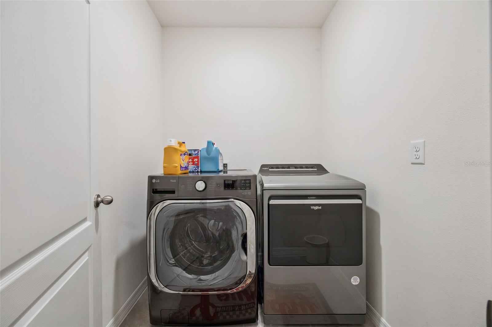 Image 23 of 50 For 1048 Brooklet Drive