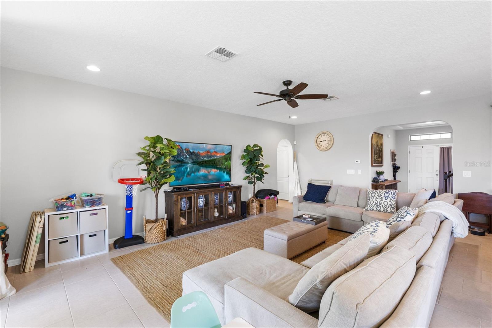 Image 11 of 28 For 1213 Fountain Coin Loop