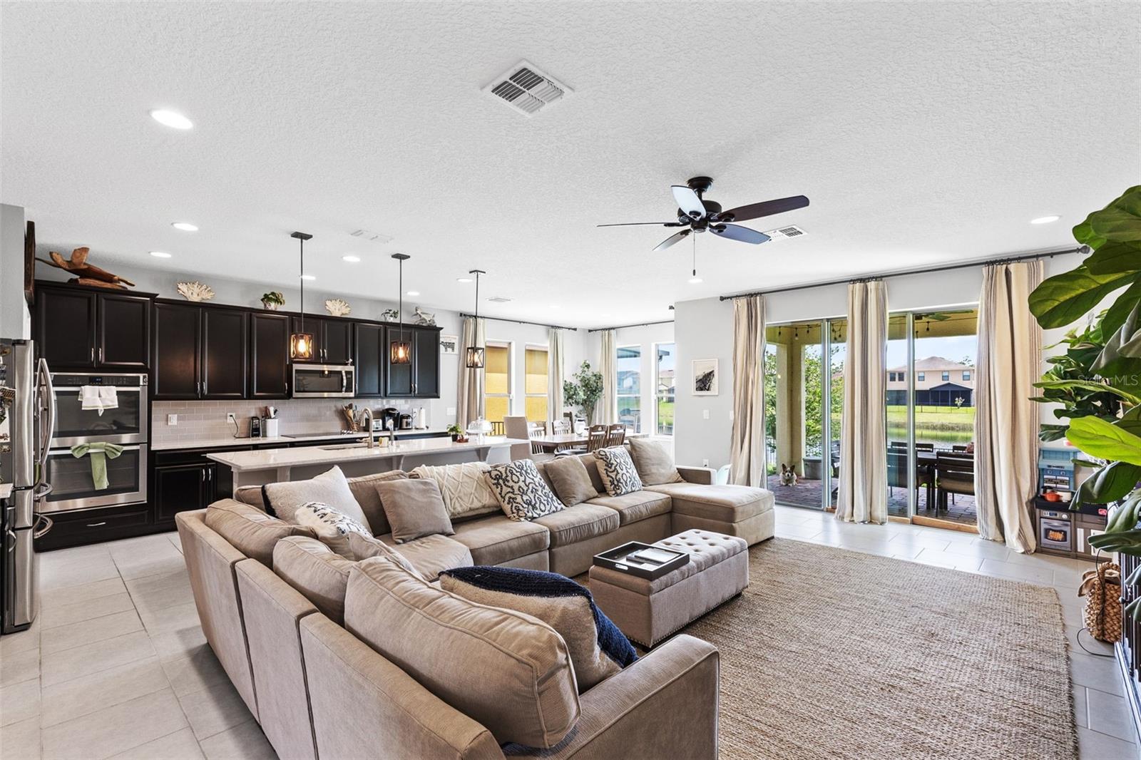 Image 12 of 28 For 1213 Fountain Coin Loop