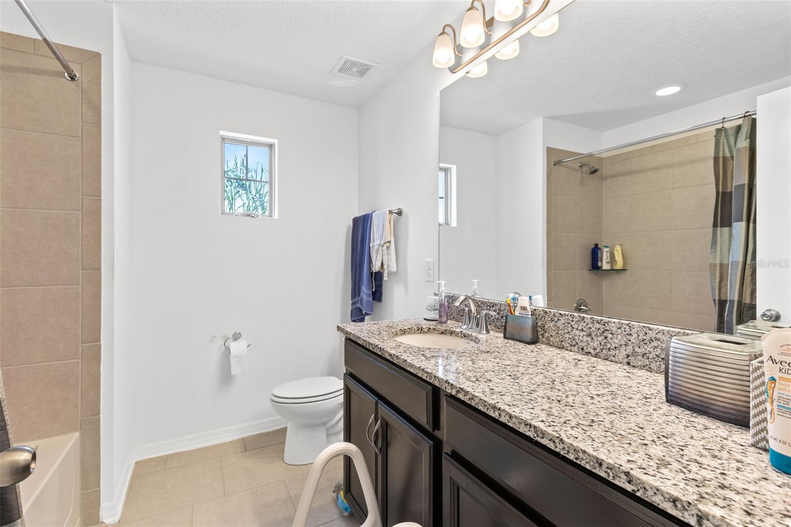 Image 23 of 28 For 1213 Fountain Coin Loop