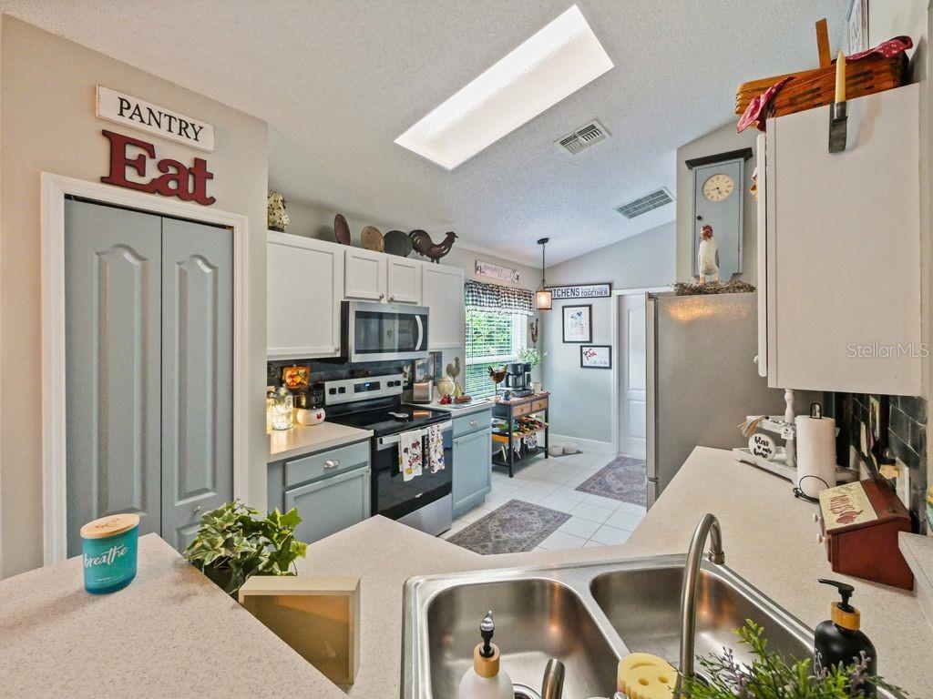 Image 11 of 30 For 14854 Huntley Drive