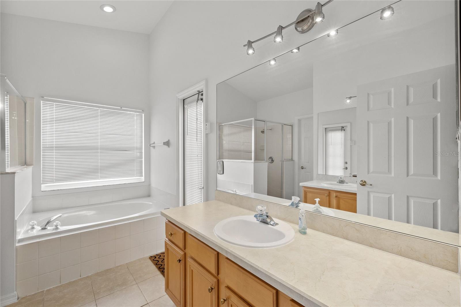 Image 18 of 51 For 165 Seneca Point Trail