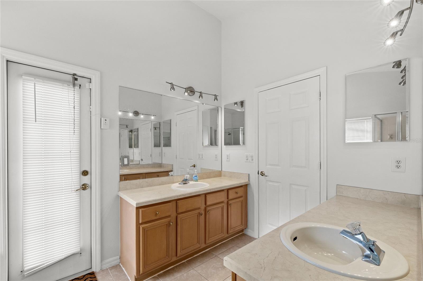 Image 20 of 51 For 165 Seneca Point Trail