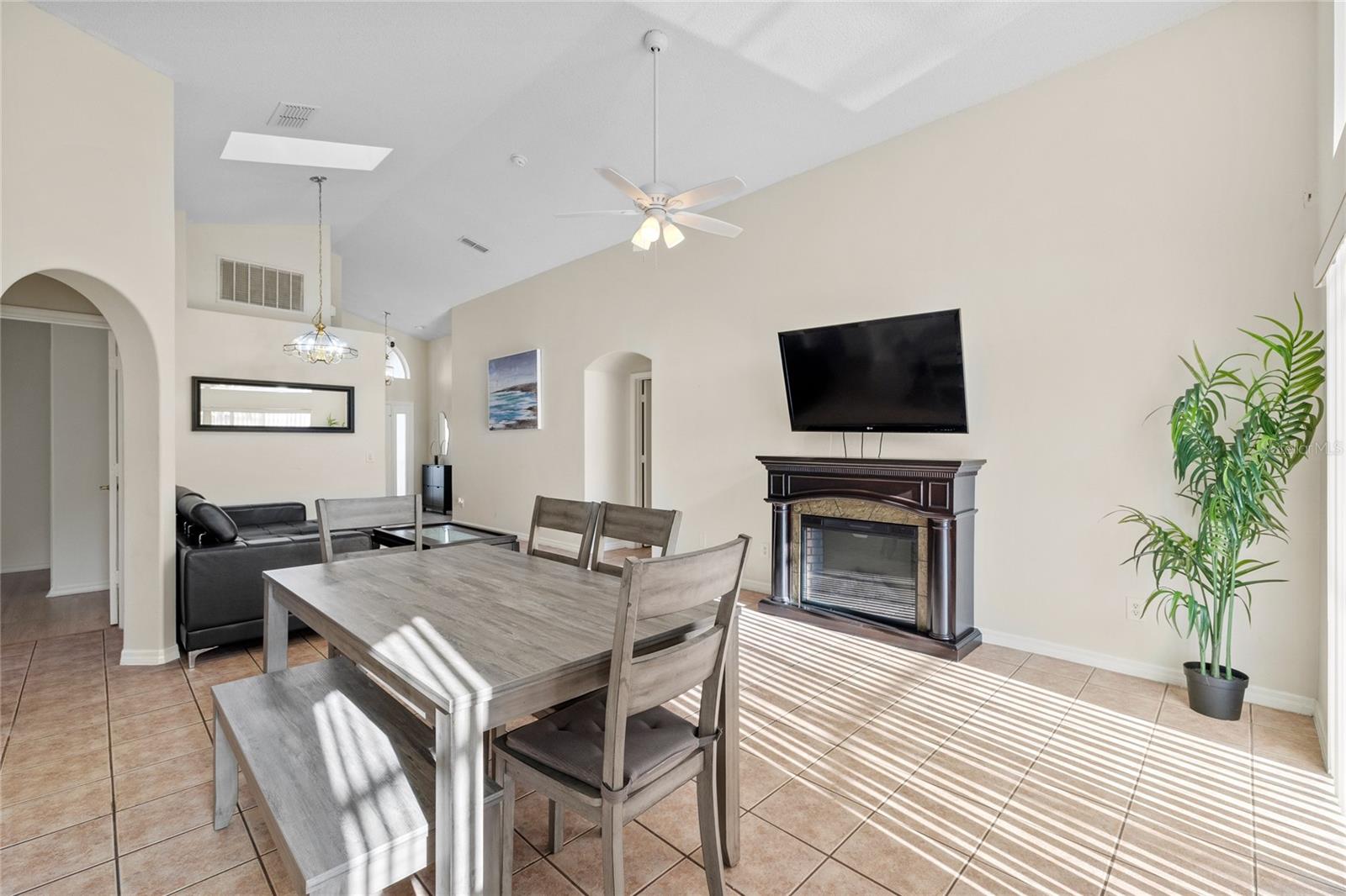 Image 6 of 51 For 165 Seneca Point Trail