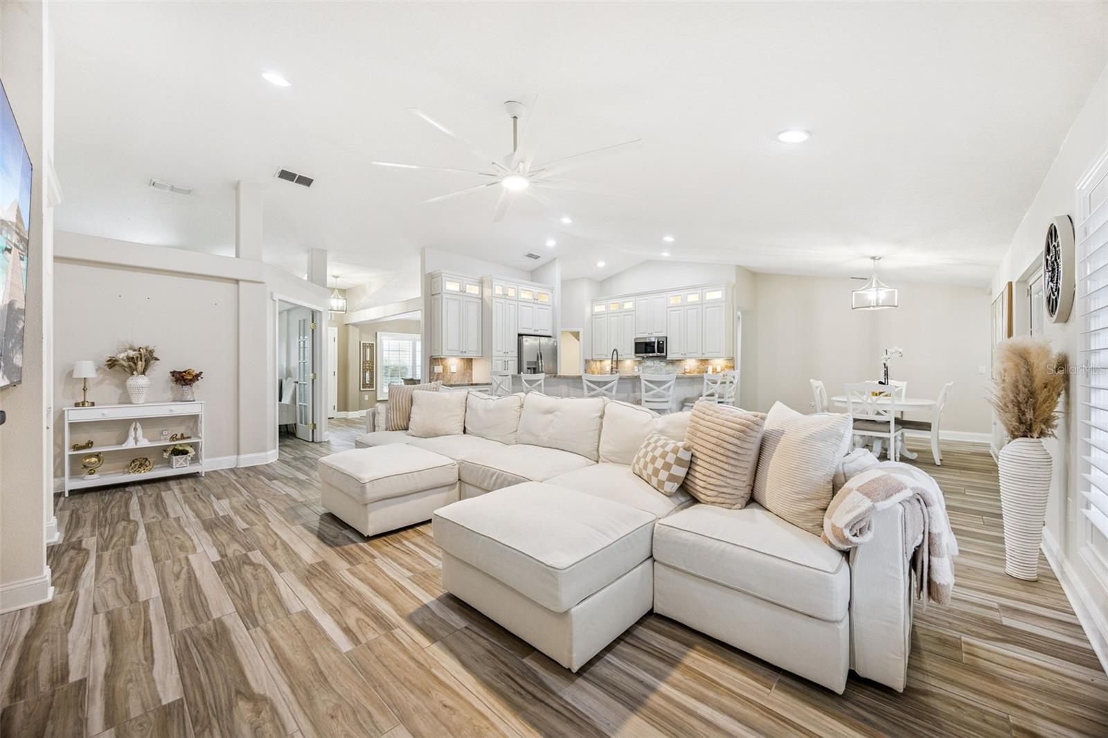 Image 4 of 55 For 18843 Sabal Street