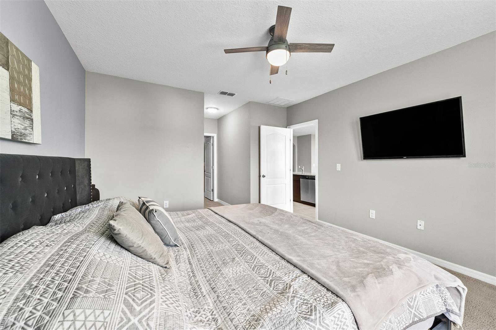 Image 18 of 37 For 412 Aberdeen Dr Drive