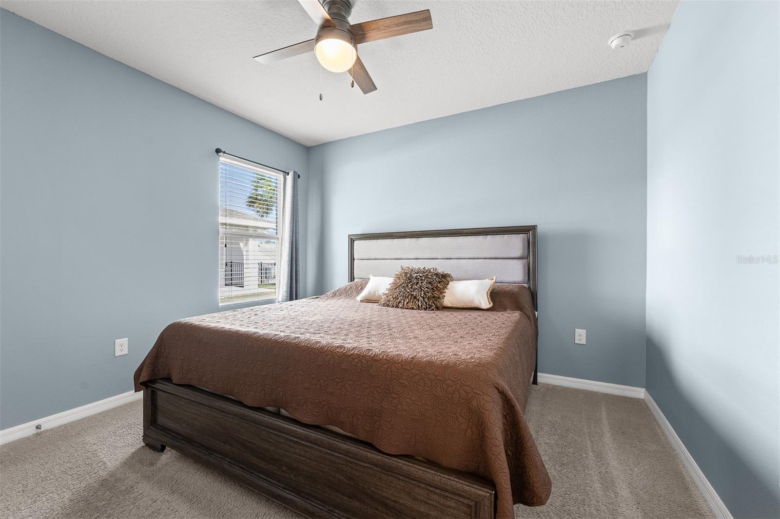 Image 23 of 37 For 412 Aberdeen Dr Drive