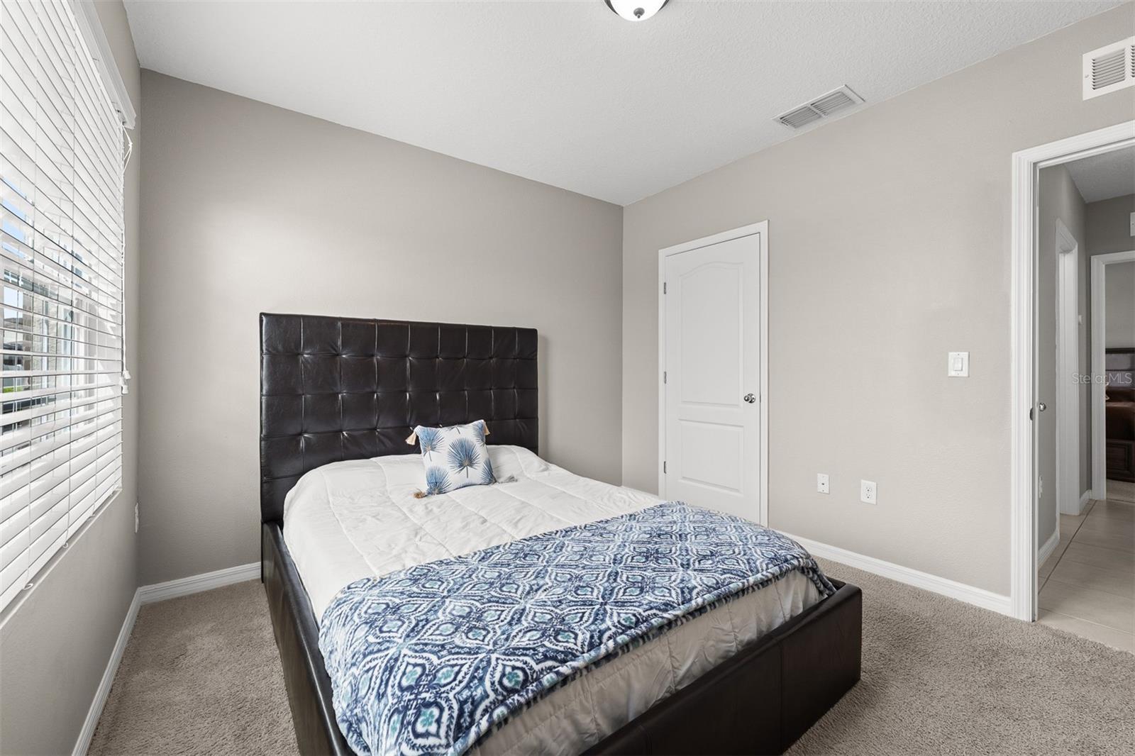 Image 27 of 37 For 412 Aberdeen Dr Drive