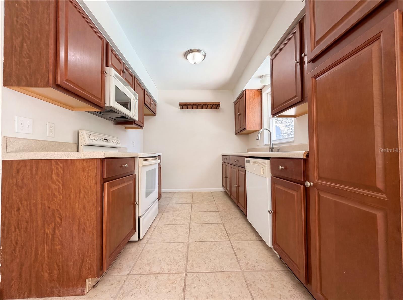 Image 13 of 22 For 909 Winchester Court