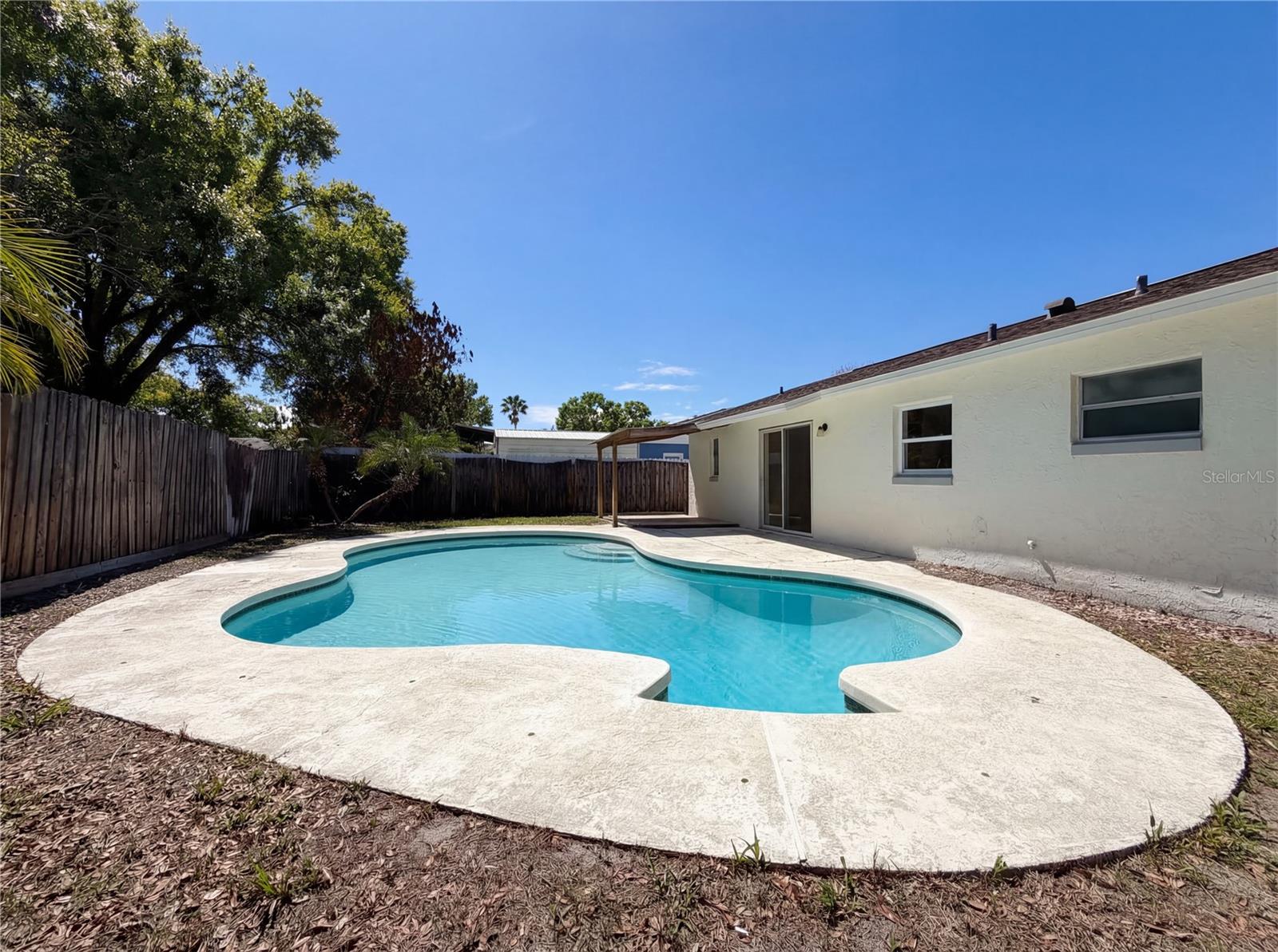 Image 5 of 22 For 909 Winchester Court