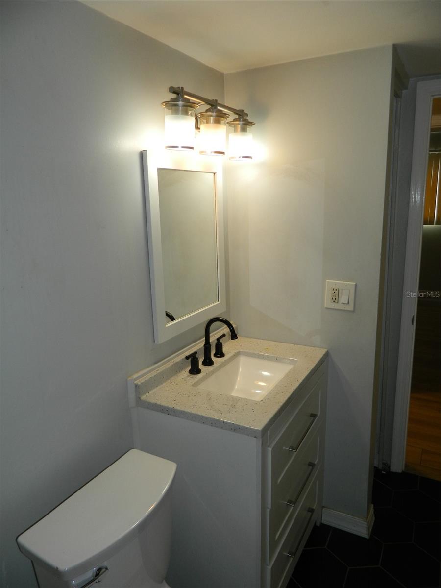 Image 13 of 21 For 924 Lake Destiny Road A