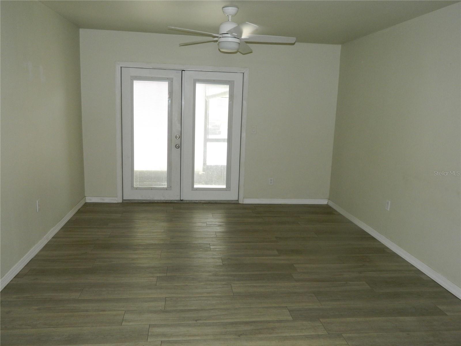 Image 4 of 21 For 924 Lake Destiny Road A