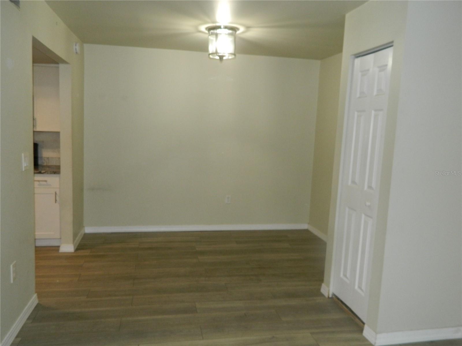 Image 5 of 21 For 924 Lake Destiny Road A