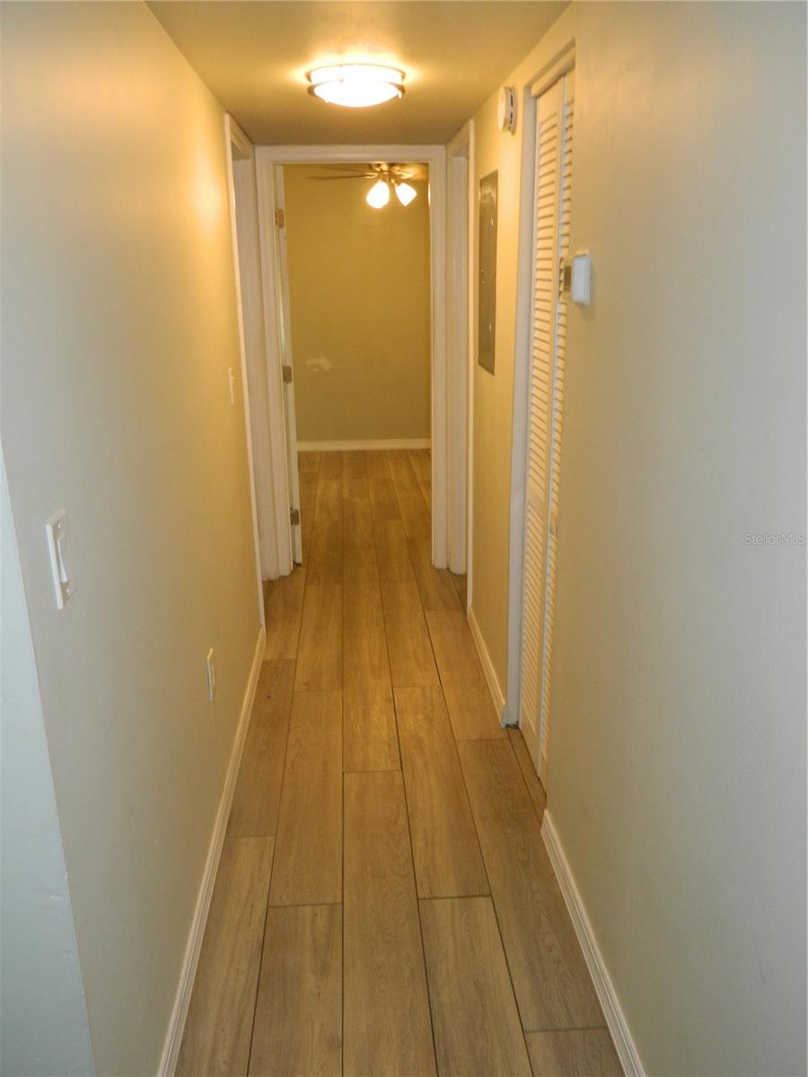 Image 7 of 21 For 924 Lake Destiny Road A