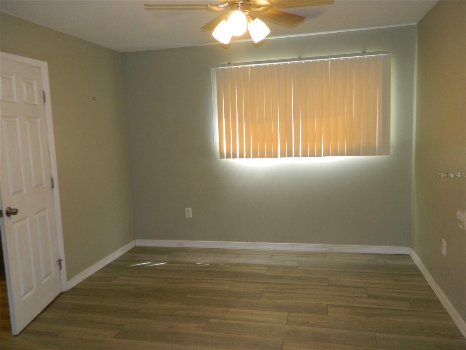 Image 8 of 21 For 924 Lake Destiny Road A