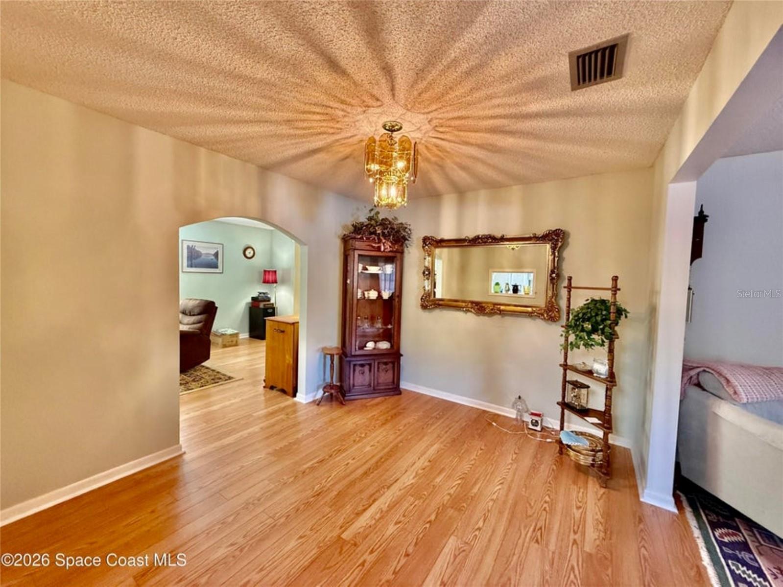 Image 10 of 39 For 121 Maplewood Drive