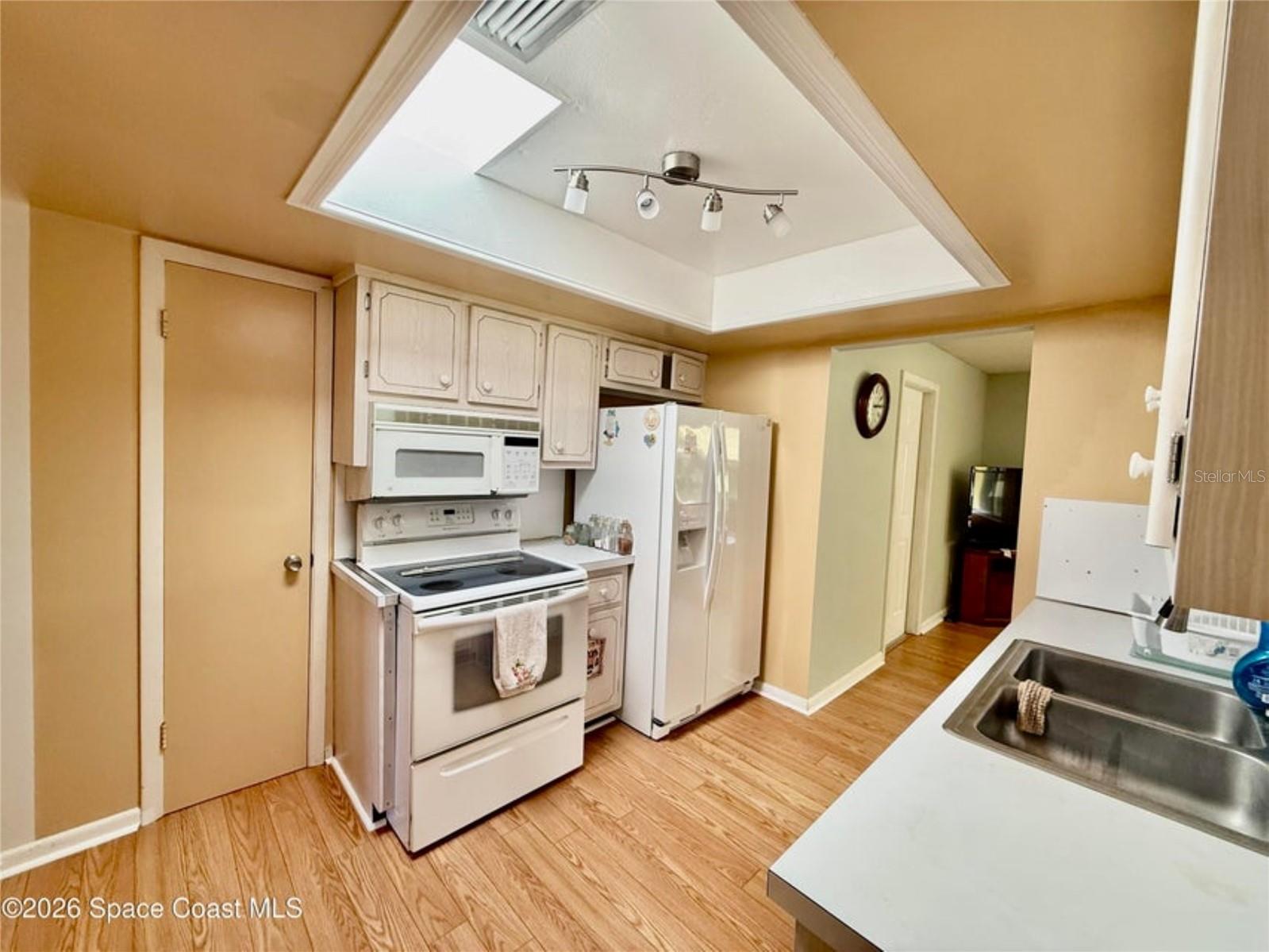 Image 15 of 39 For 121 Maplewood Drive