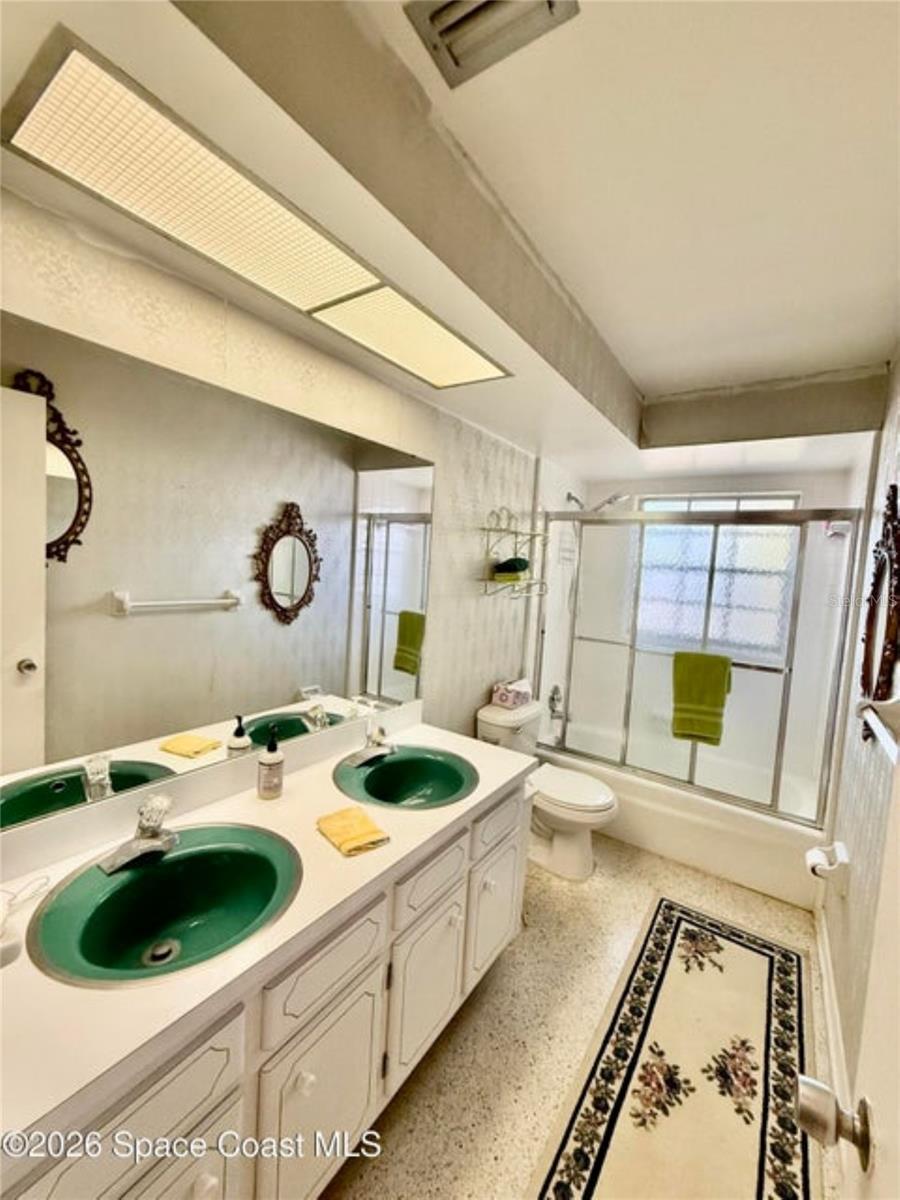 Image 18 of 39 For 121 Maplewood Drive