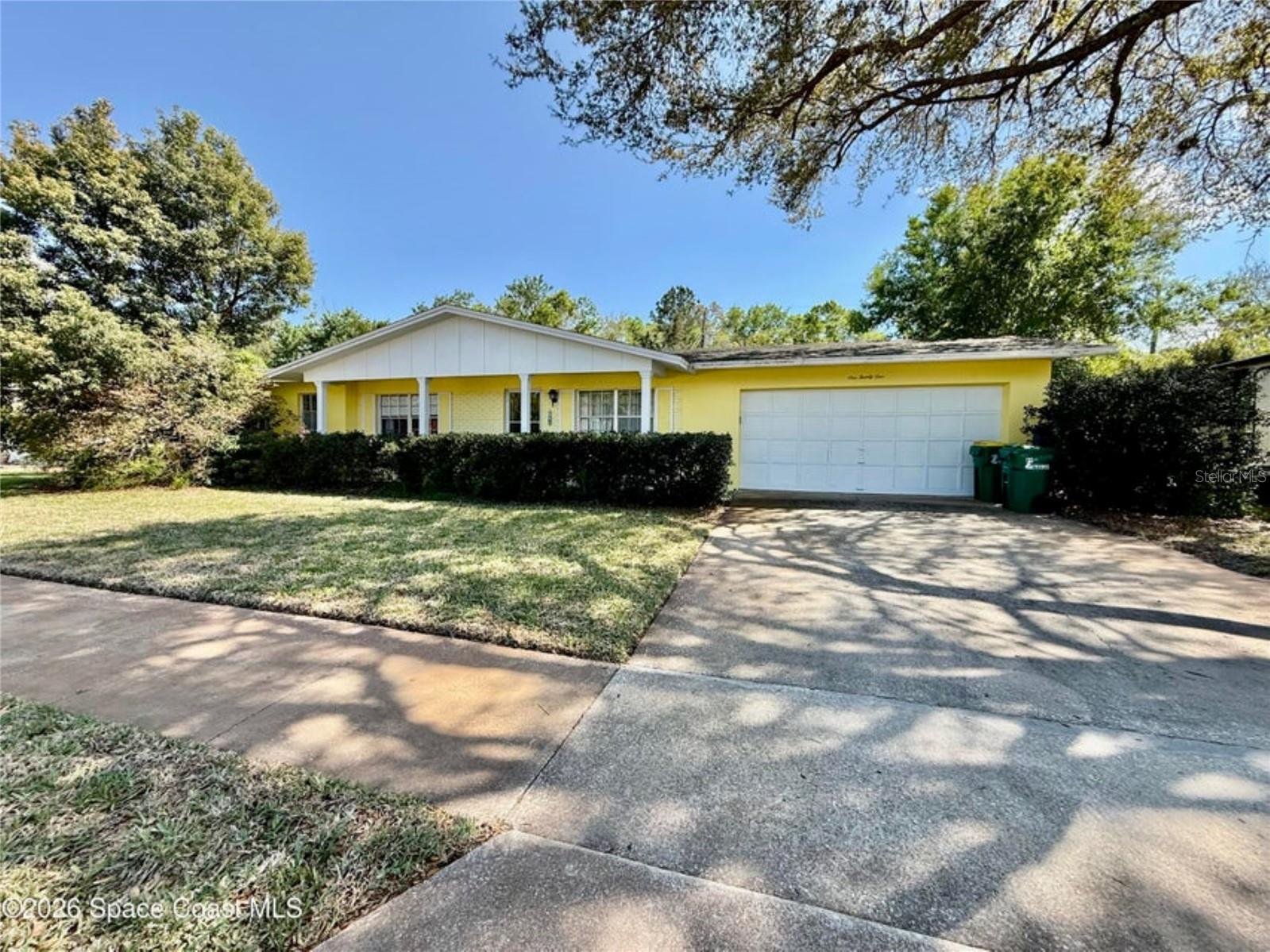 Image 2 of 39 For 121 Maplewood Drive