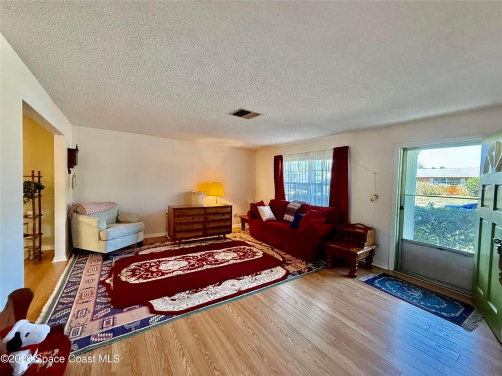 Image 5 of 39 For 121 Maplewood Drive