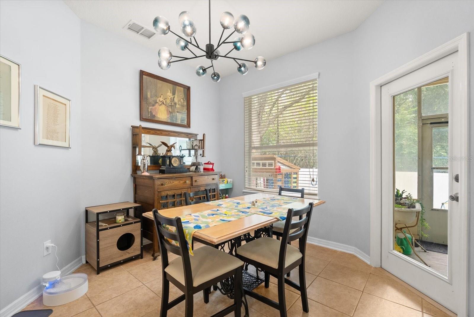 Image 17 of 56 For 2445 Pickford Circle