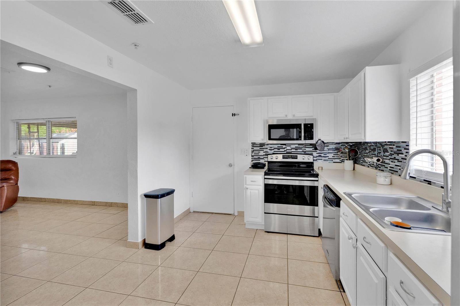 Image 6 of 23 For 8554 Wichita Place