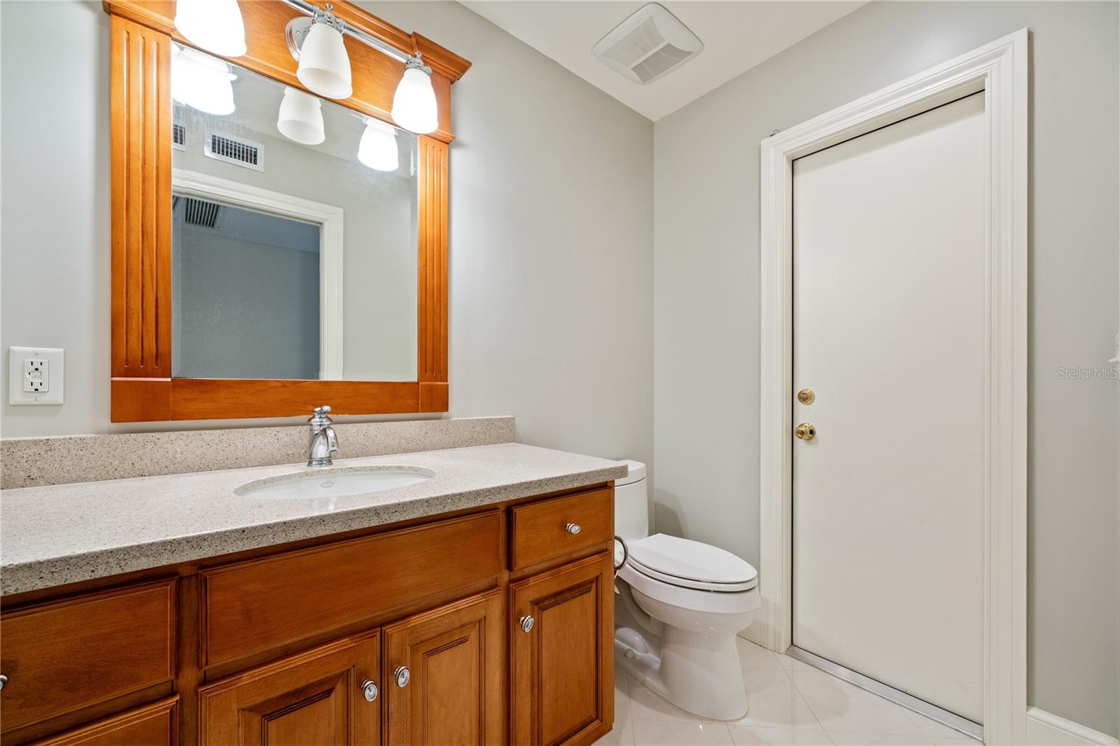 Image 14 of 55 For 2869 Weathersfield Court