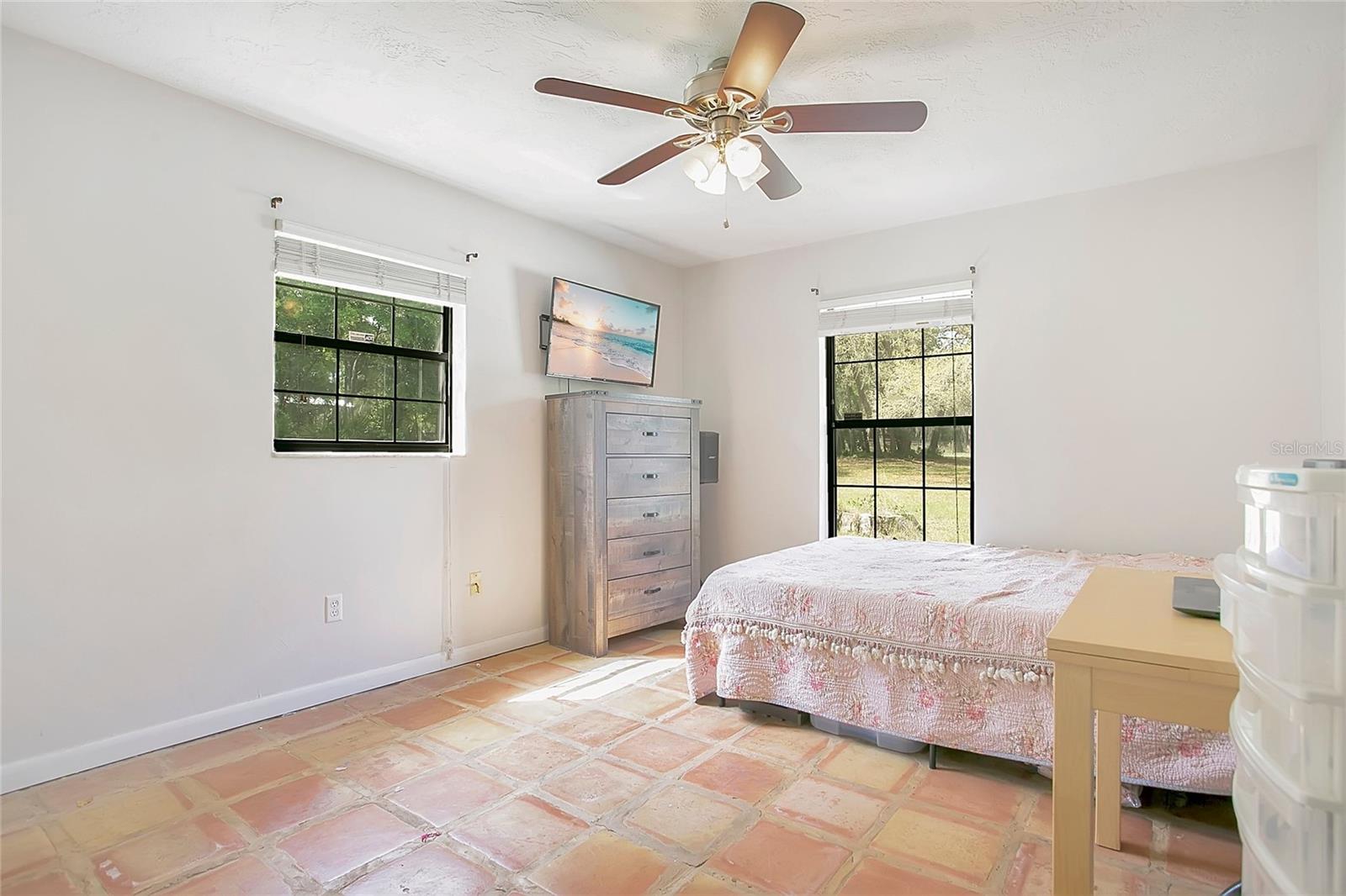 Listing photo id 12 for 3116 Buck  