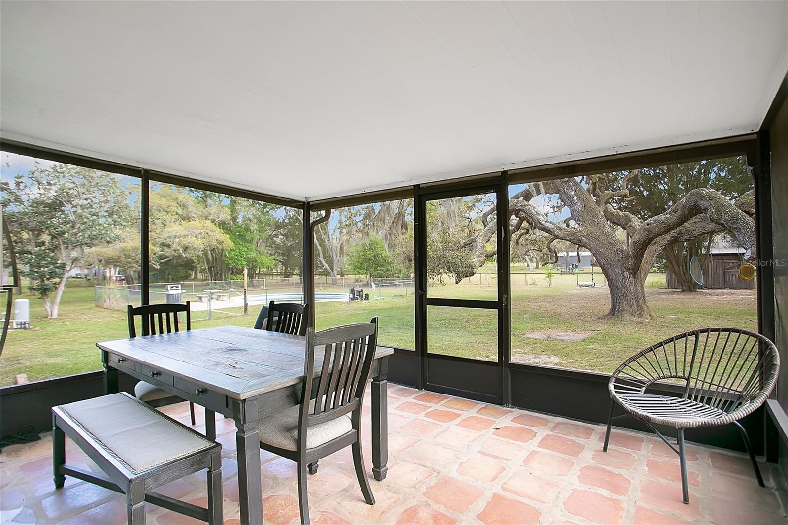 Listing photo id 13 for 3116 Buck  