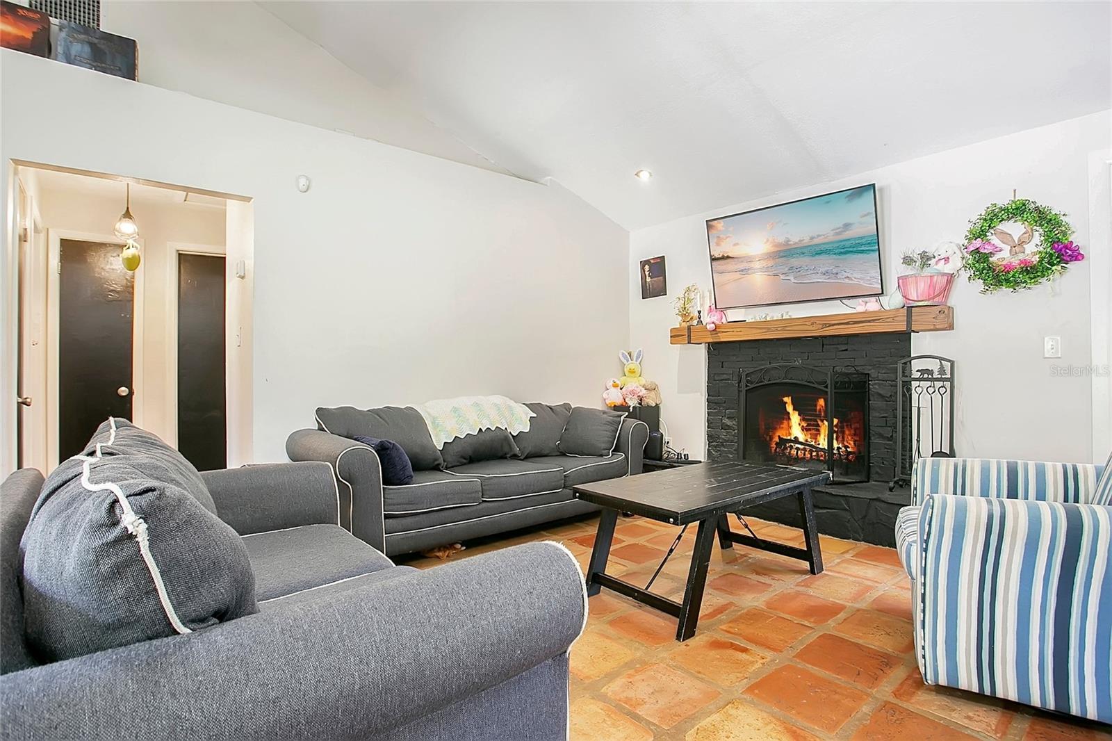 Listing photo id 0 for 3116 Buck  