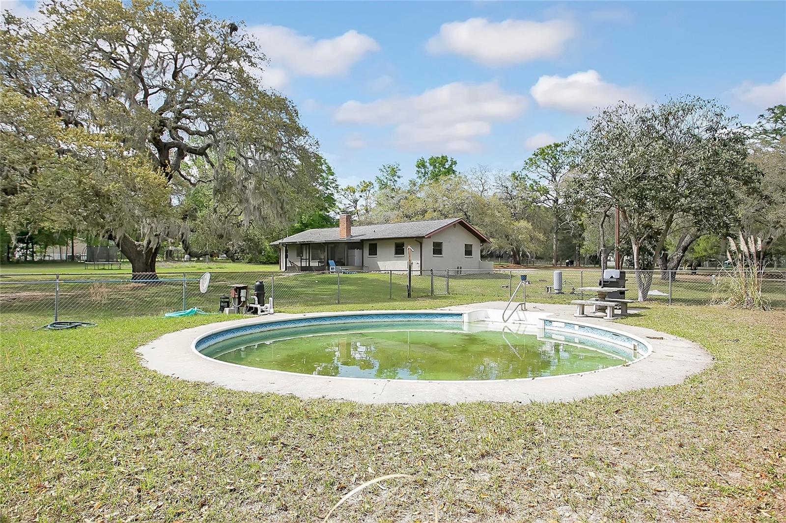 Listing photo id 18 for 3116 Buck  