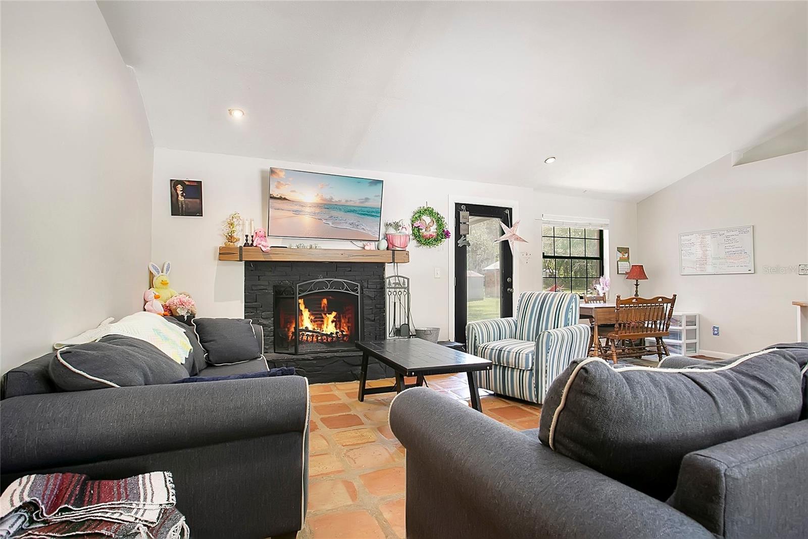 Listing photo id 1 for 3116 Buck  