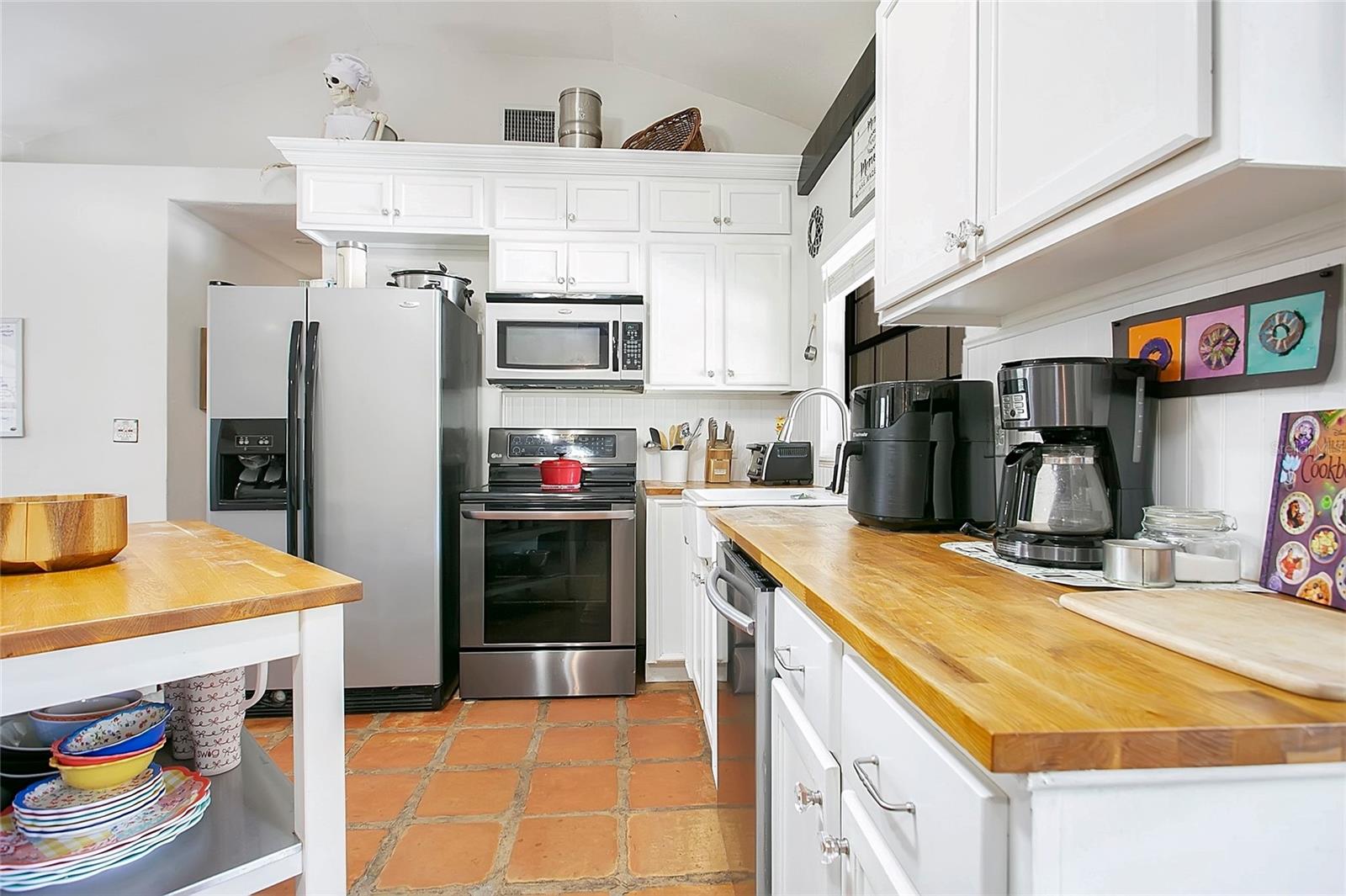 Listing photo id 2 for 3116 Buck  