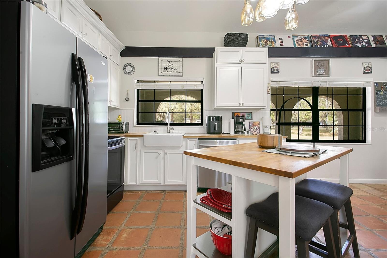 Listing photo id 3 for 3116 Buck  