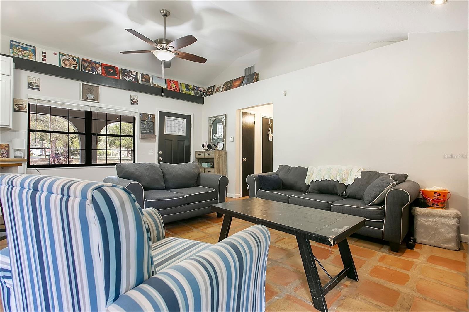 Listing photo id 4 for 3116 Buck  