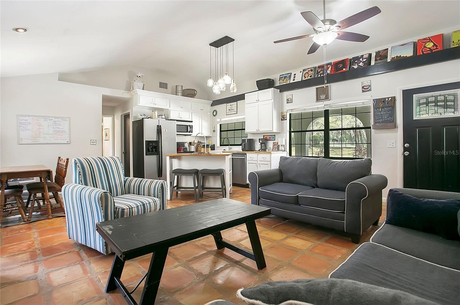 Listing photo id 5 for 3116 Buck  