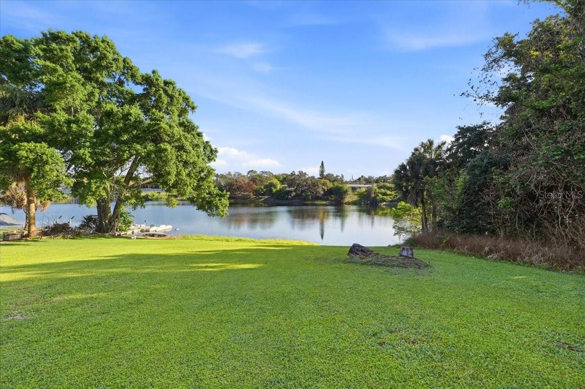 Image 11 of 61 For 236 W Lake Ina Drive