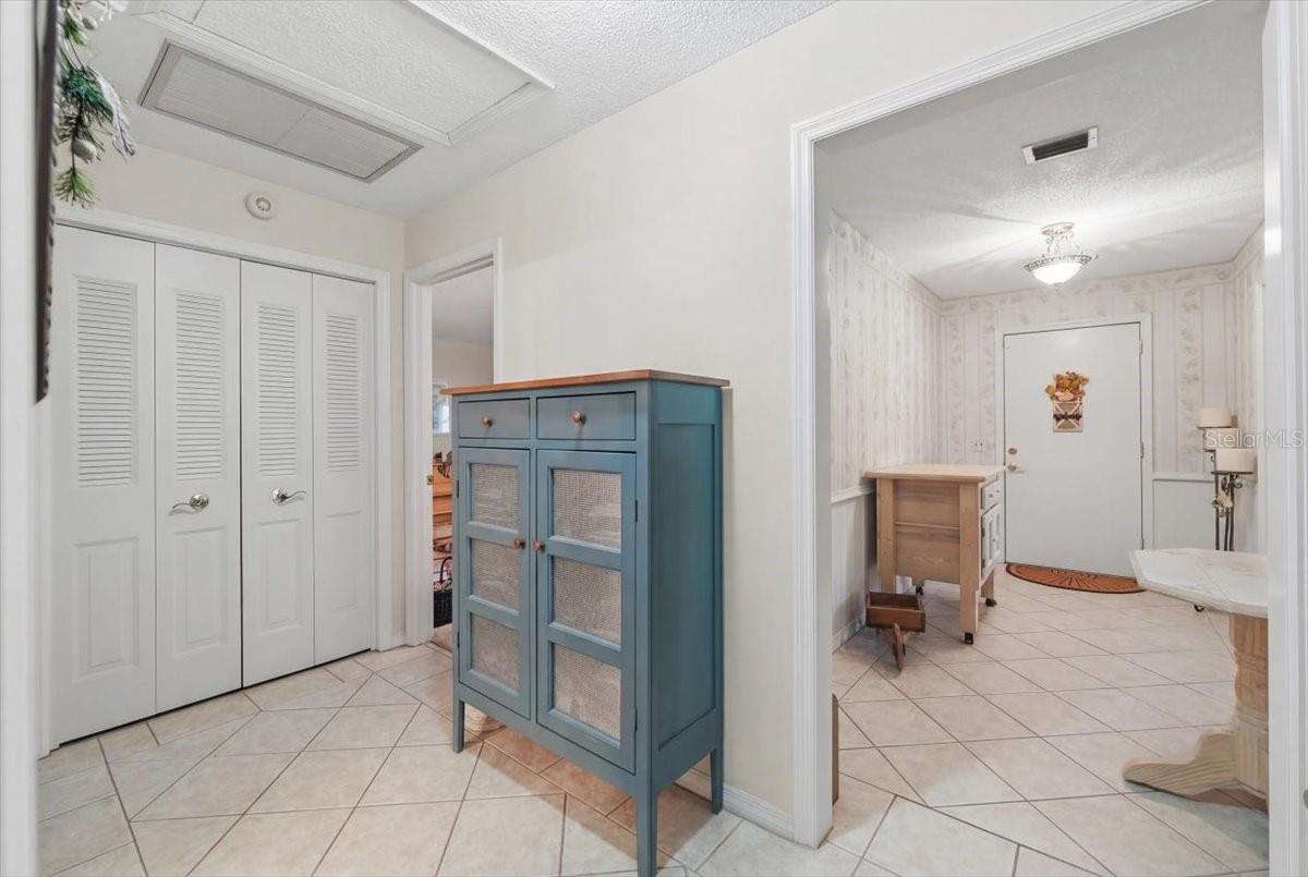 Image 24 of 61 For 236 W Lake Ina Drive