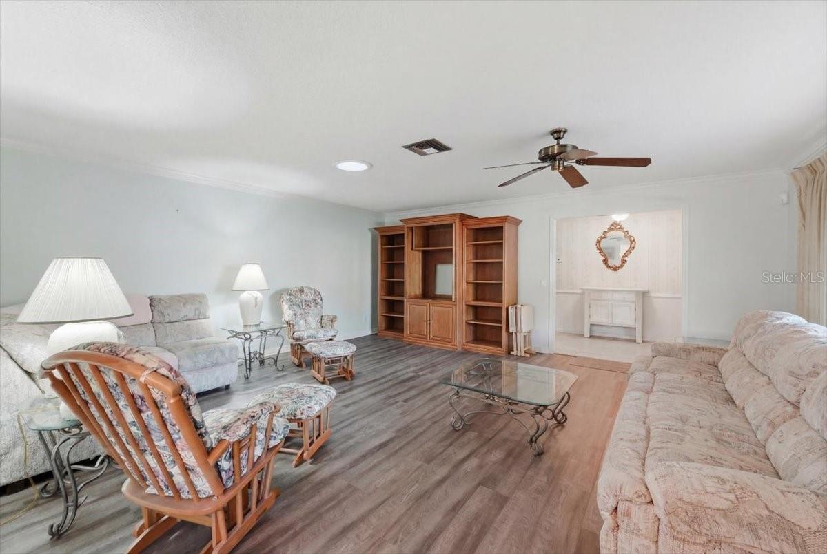 Image 25 of 61 For 236 W Lake Ina Drive