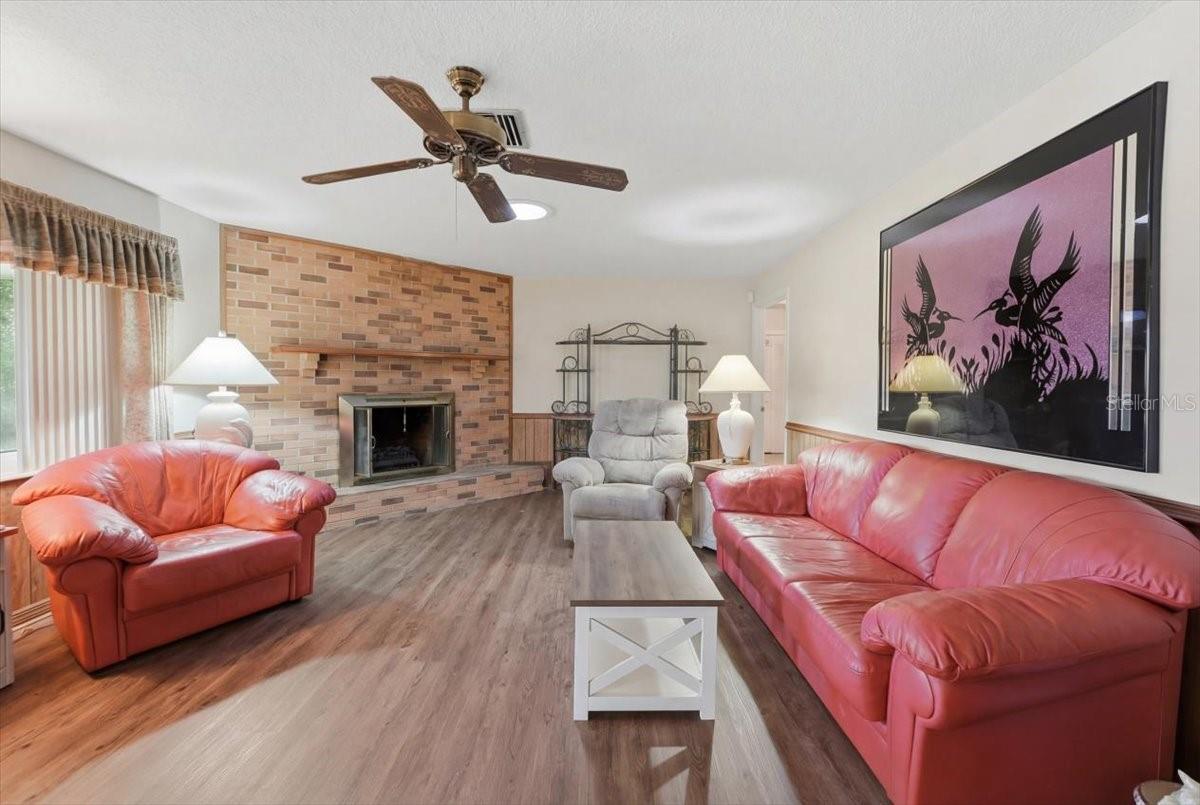 Image 38 of 61 For 236 W Lake Ina Drive