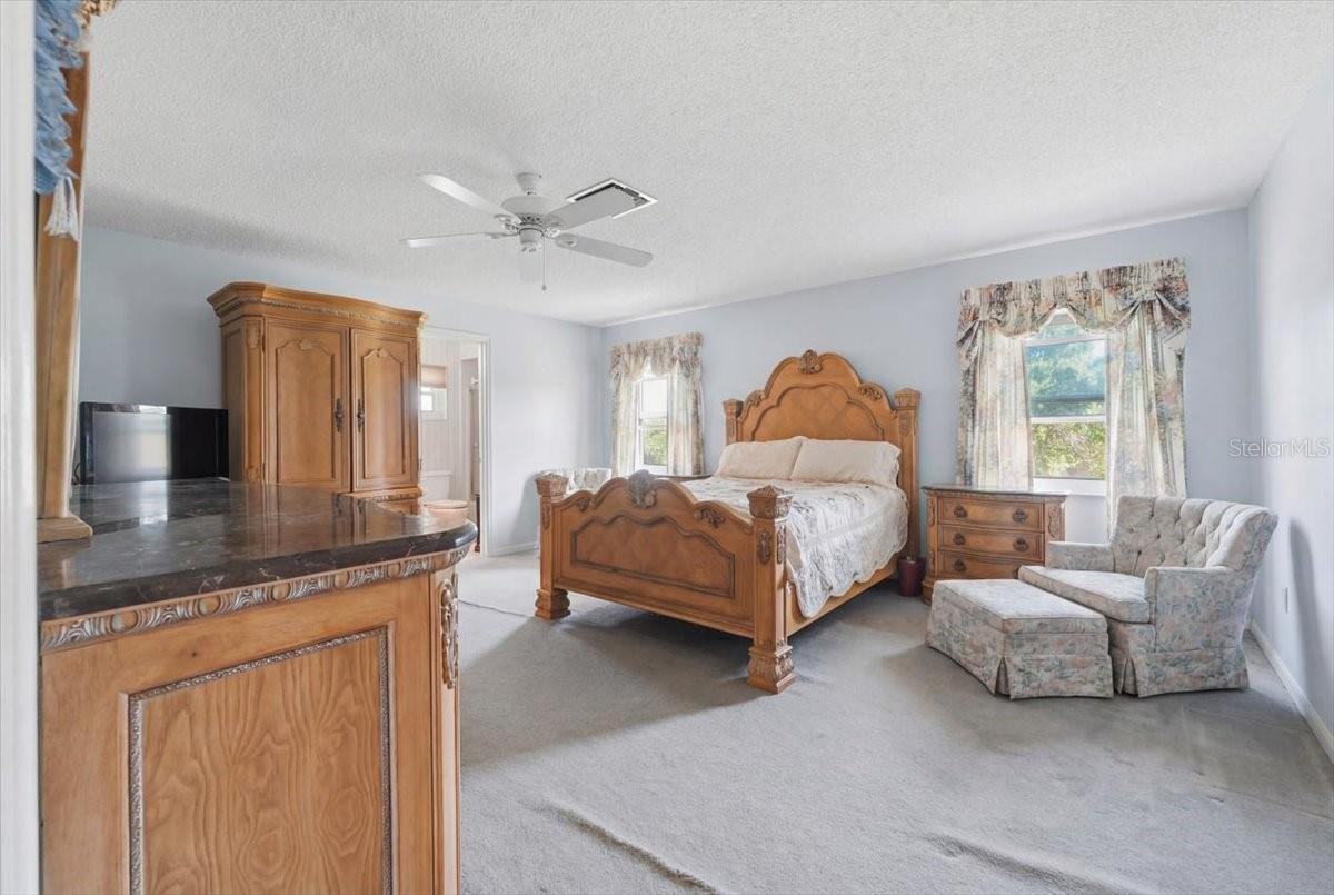 Image 41 of 61 For 236 W Lake Ina Drive