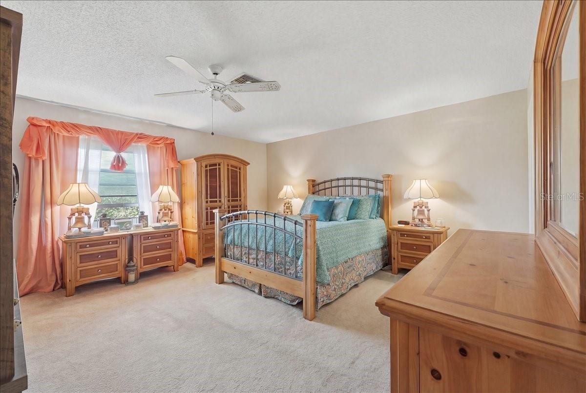 Image 52 of 61 For 236 W Lake Ina Drive