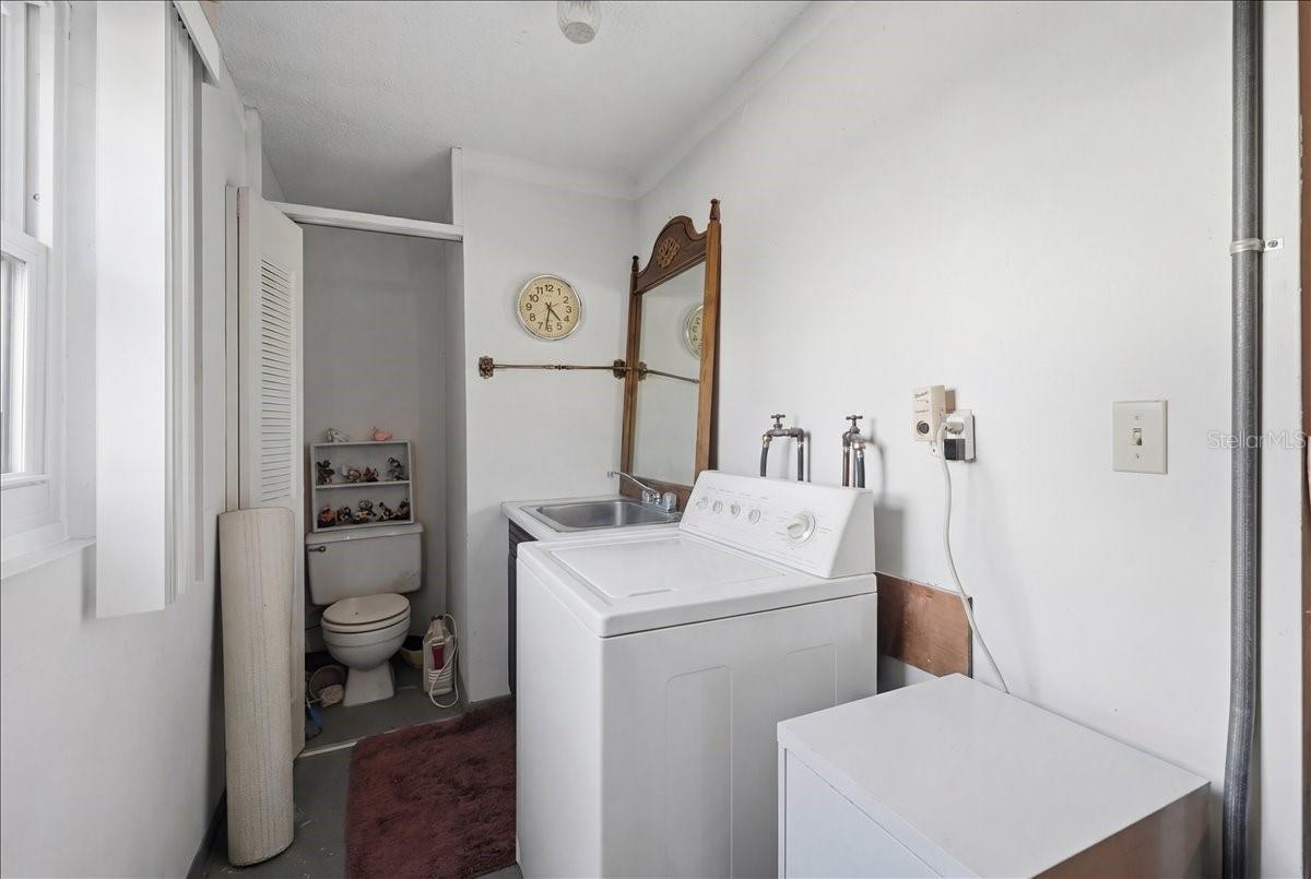 Image 60 of 61 For 236 W Lake Ina Drive