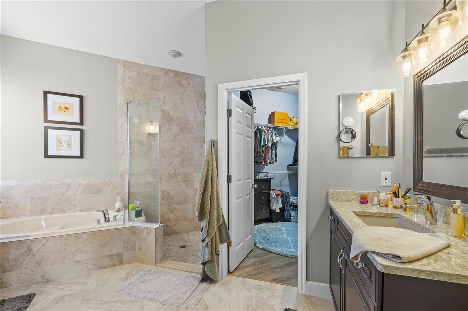 Image 19 of 43 For 5118 Chelwyn Court