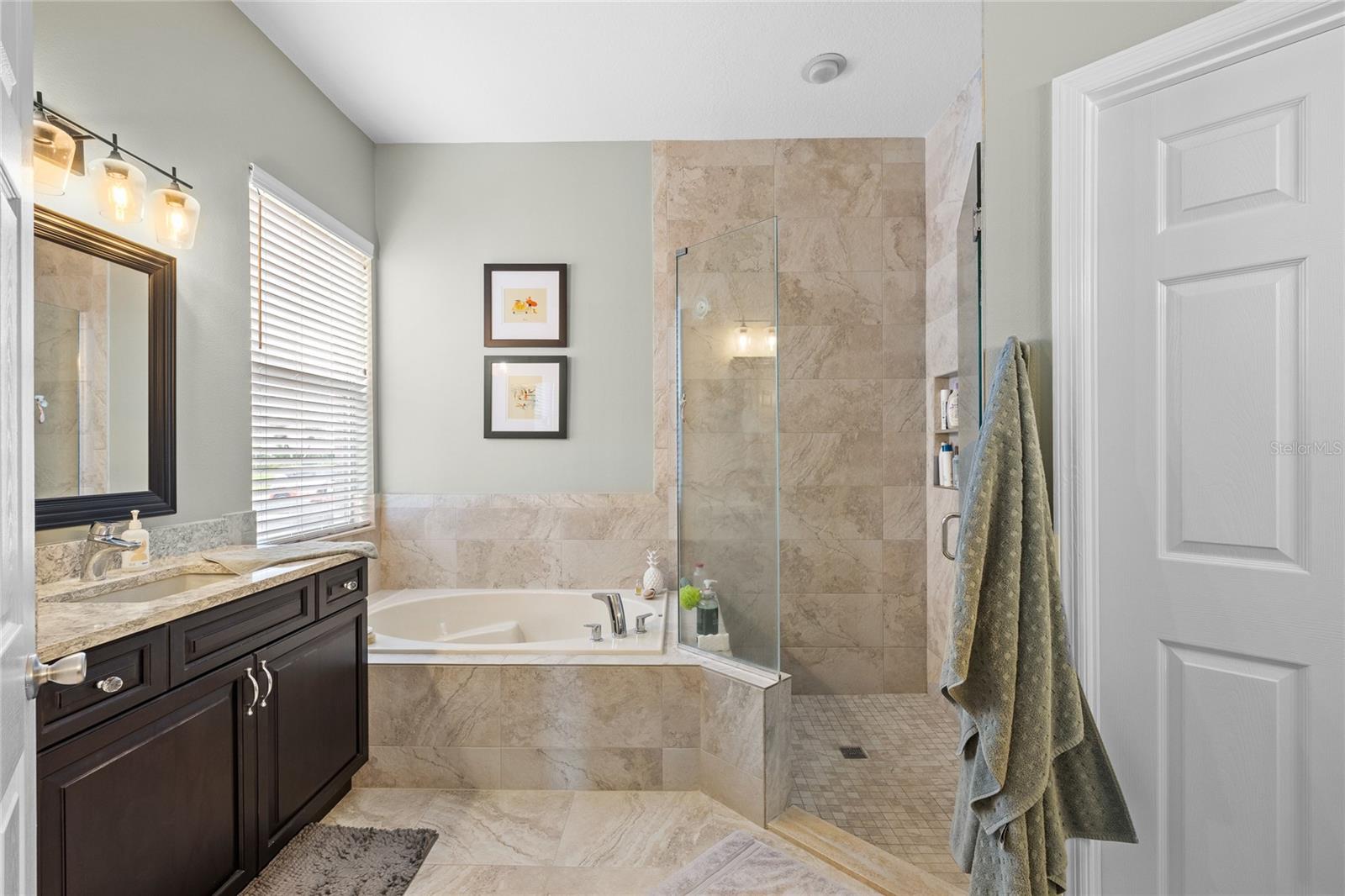 Image 20 of 43 For 5118 Chelwyn Court