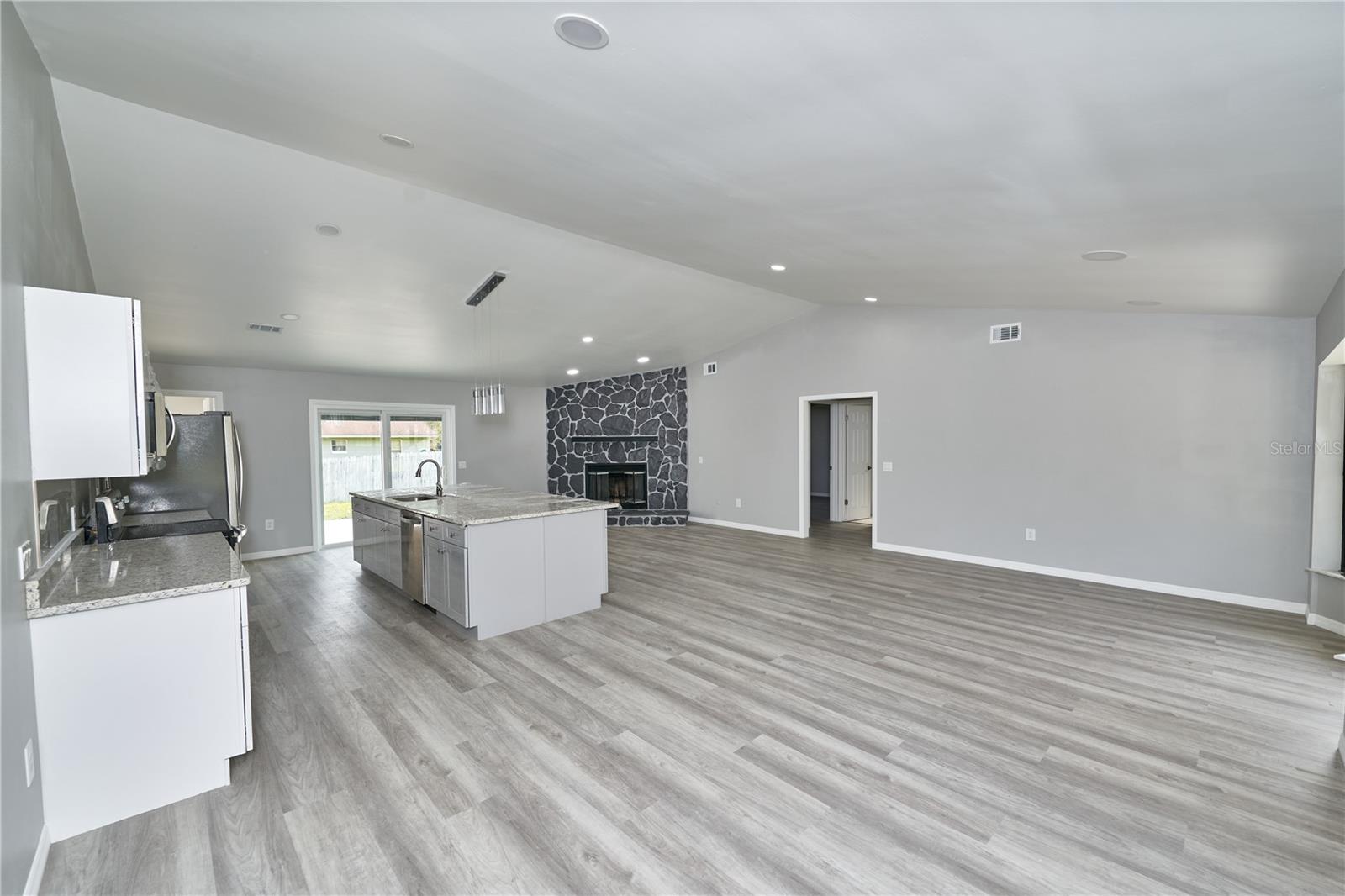 Image 10 of 53 For 211 Marion Oaks Lane