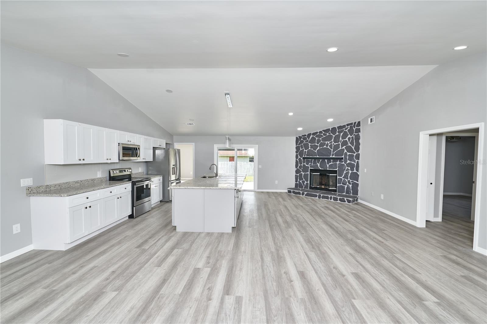 Image 11 of 53 For 211 Marion Oaks Lane