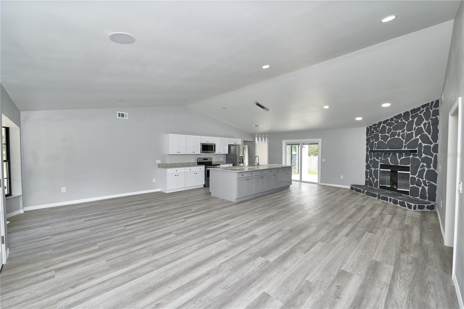 Image 12 of 53 For 211 Marion Oaks Lane