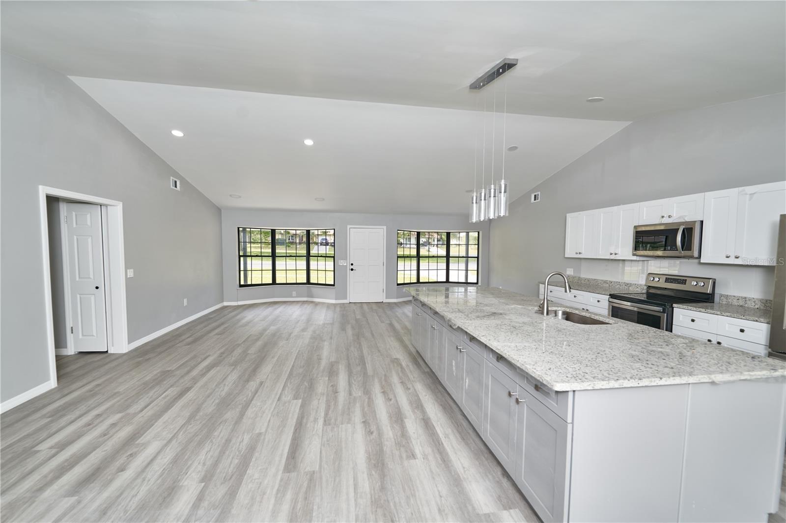 Image 14 of 53 For 211 Marion Oaks Lane